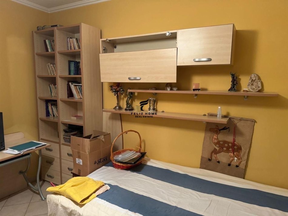 Tirane, jepet me qera apartament 2+1+Ballkon Kati 2, 92 m² 600 € (KOMUNA E PARISIT)
