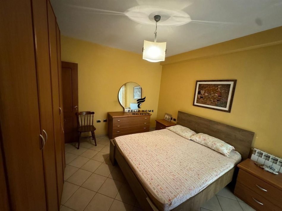 Tirane, jepet me qera apartament 2+1+Ballkon Kati 2, 92 m² 600 € (KOMUNA E PARISIT)