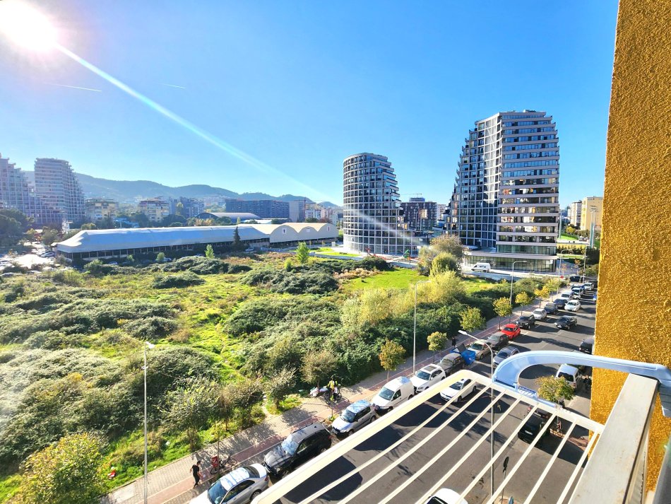 Tirane, jepet me qera apartament 2+1+Ballkon Kati 3, 90 m² 1.190 € (Rr. Kosovareve - Liqeni, Diga)