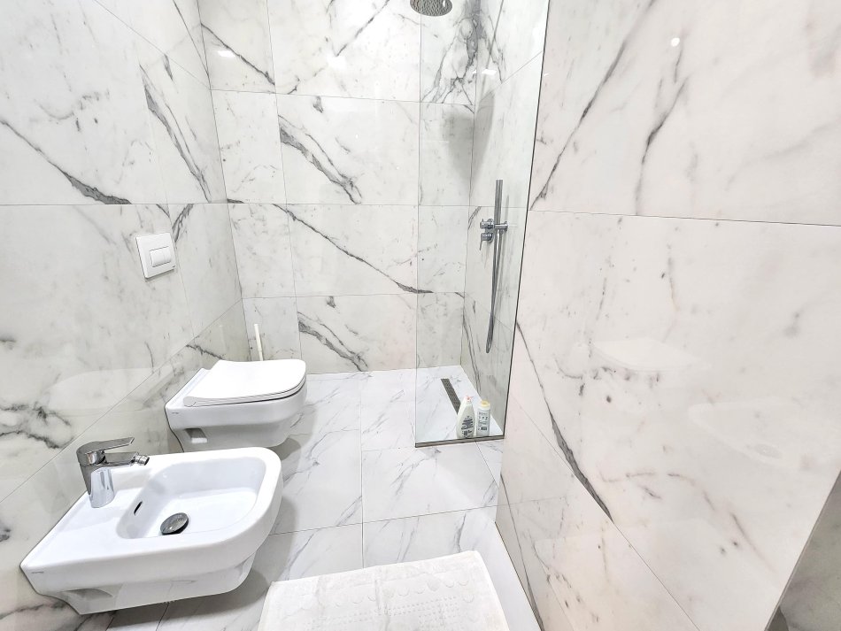 Tirane, jepet me qera apartament 2+1+Ballkon Kati 3, 90 m² 1.190 € (Rr. Kosovareve - Liqeni, Diga)