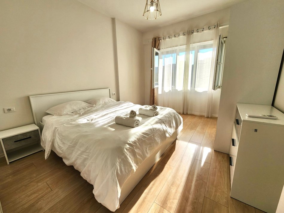 Tirane, jepet me qera apartament 2+1+Ballkon Kati 3, 90 m² 1.190 € (Rr. Kosovareve - Liqeni, Diga)