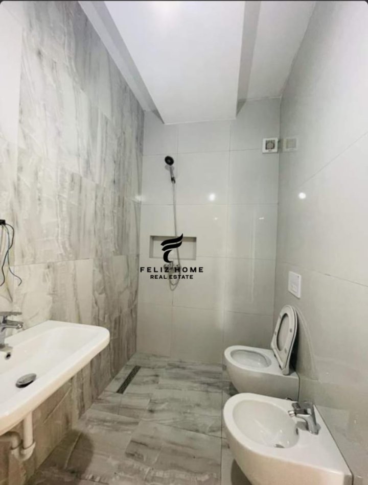 Tirane, shitet apartament 3+1 Kati 9, 119 m² 215.100 € (BULEVARDI I RI)