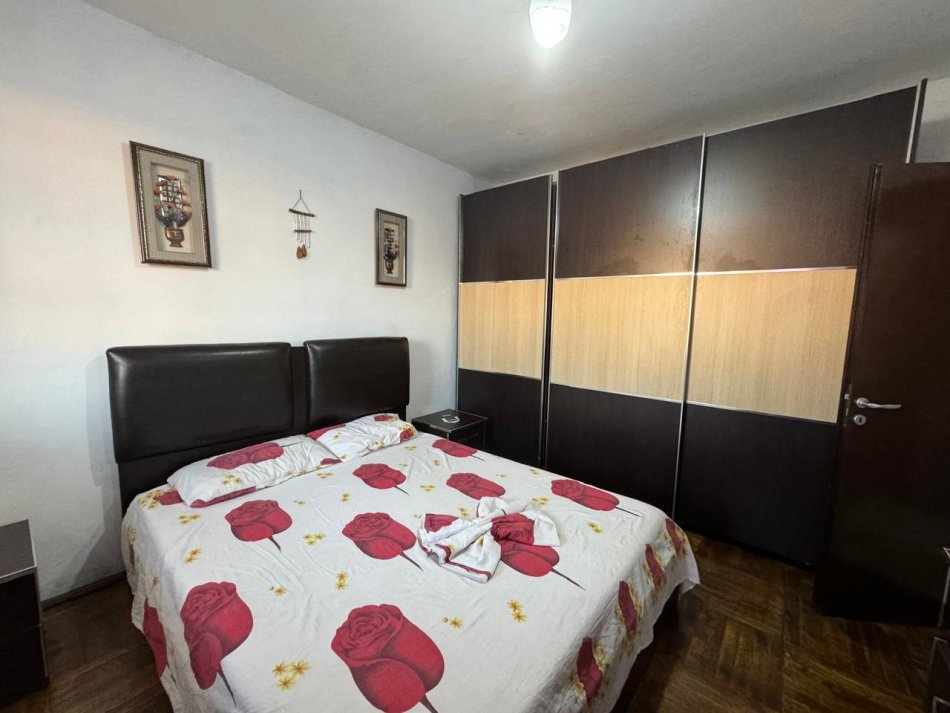 Tirane, jepet me qera apartament 1+1 Kati 5, 60 m² 400 € (Laprake)