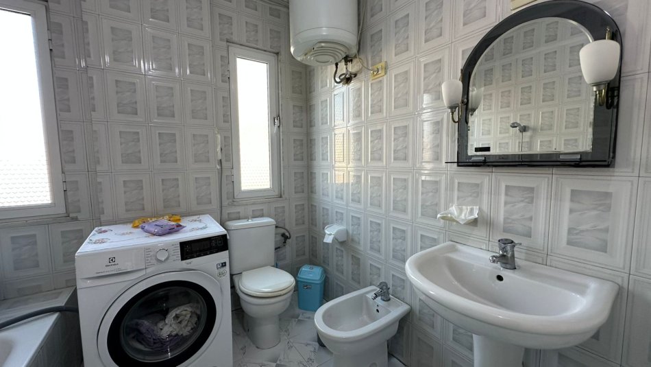 Shitet Apartament 2+1+2 Ish Stacioni i Fundit i Tiranes se Re    270.000 €