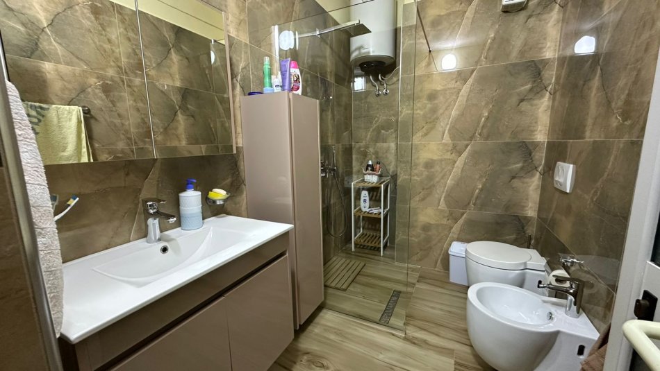 Shitet Apartament 2+1+2 Ish Stacioni i Fundit i Tiranes se Re    270.000 €