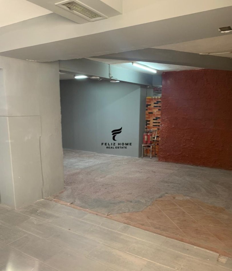 Tirane, jepet me qera dyqan Kati 0, 170 m² 750 € (ISH PARKU)