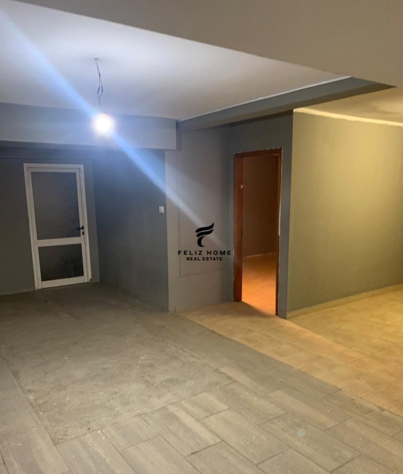 Tirane, jepet me qera dyqan Kati 0, 170 m² 750 € (ISH PARKU)