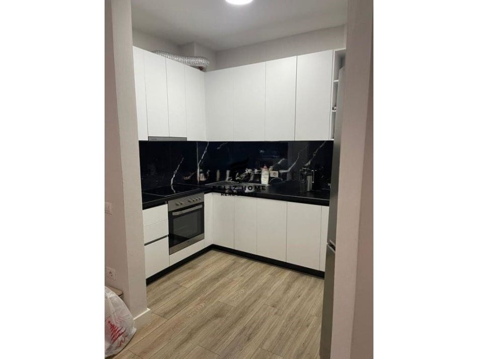 Tirane, jepet me qera apartament 2+1 , 143 m² 500 € (ASTIR)