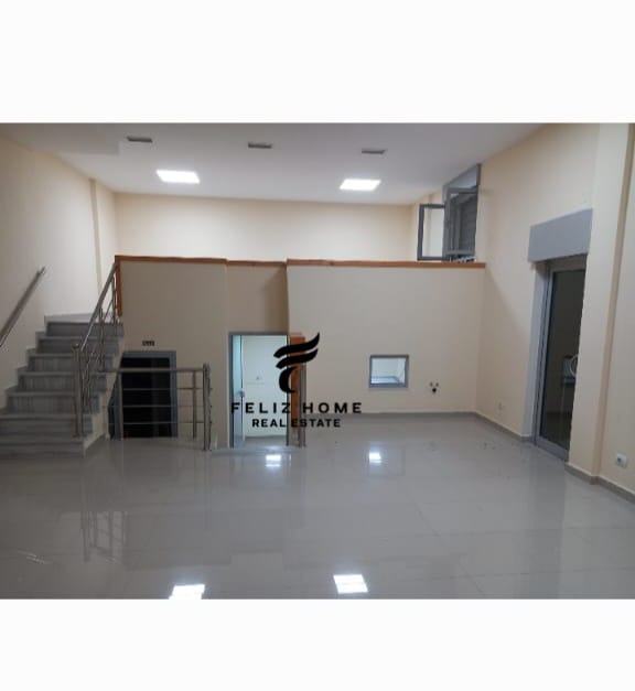 Tirane, jepet me qera dyqan Kati 0, 143 m² 700 € (SPITALI AMERIKAN 3)