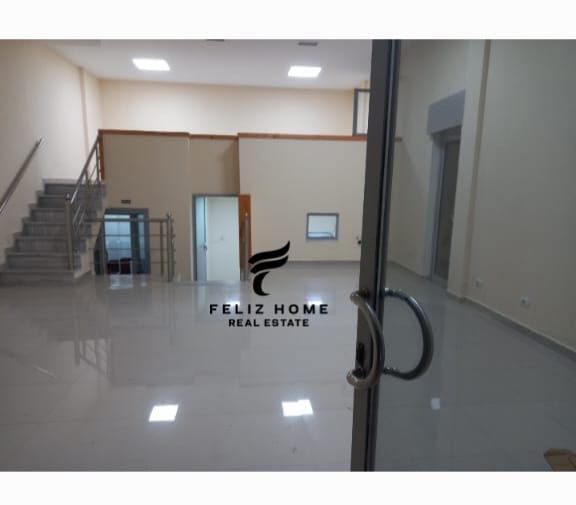 Tirane, jepet me qera dyqan Kati 0, 143 m² 700 € (SPITALI AMERIKAN 3)