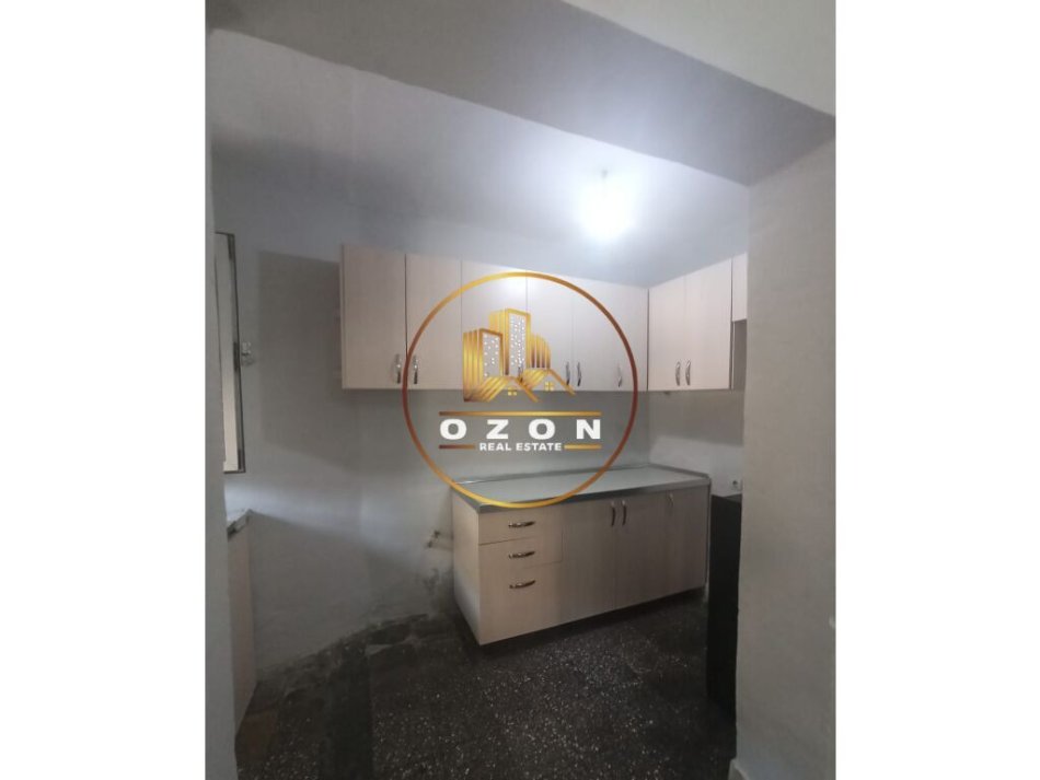 Tirane, jepet me qera apartament 2+1 Kati 5, 75 m² 280 € (Irfan Tomini)