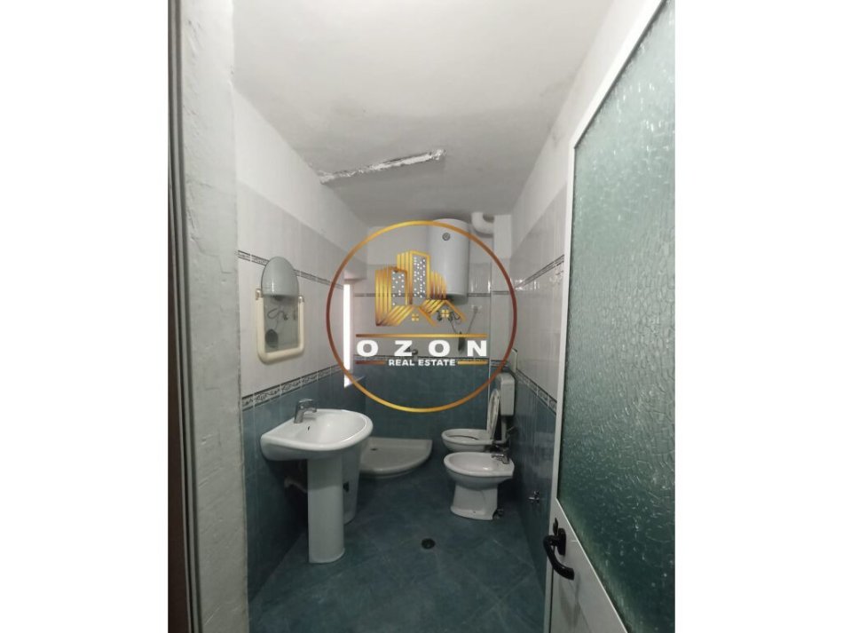 Tirane, jepet me qera apartament 2+1 Kati 5, 75 m² 280 € (Irfan Tomini)