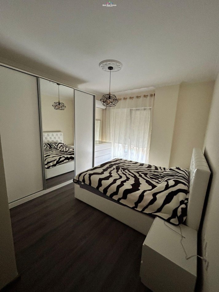 Tirane, jepet me qera apartament 2+1 Kati 3, 90 m² 450 € (fresk)
