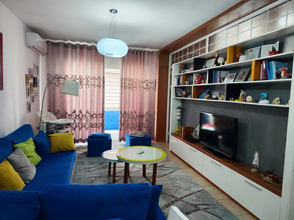 Tirane, jepet me qera apartament 1+1 Kati 9, 69 m² 450 € (Muhamed Deliu)