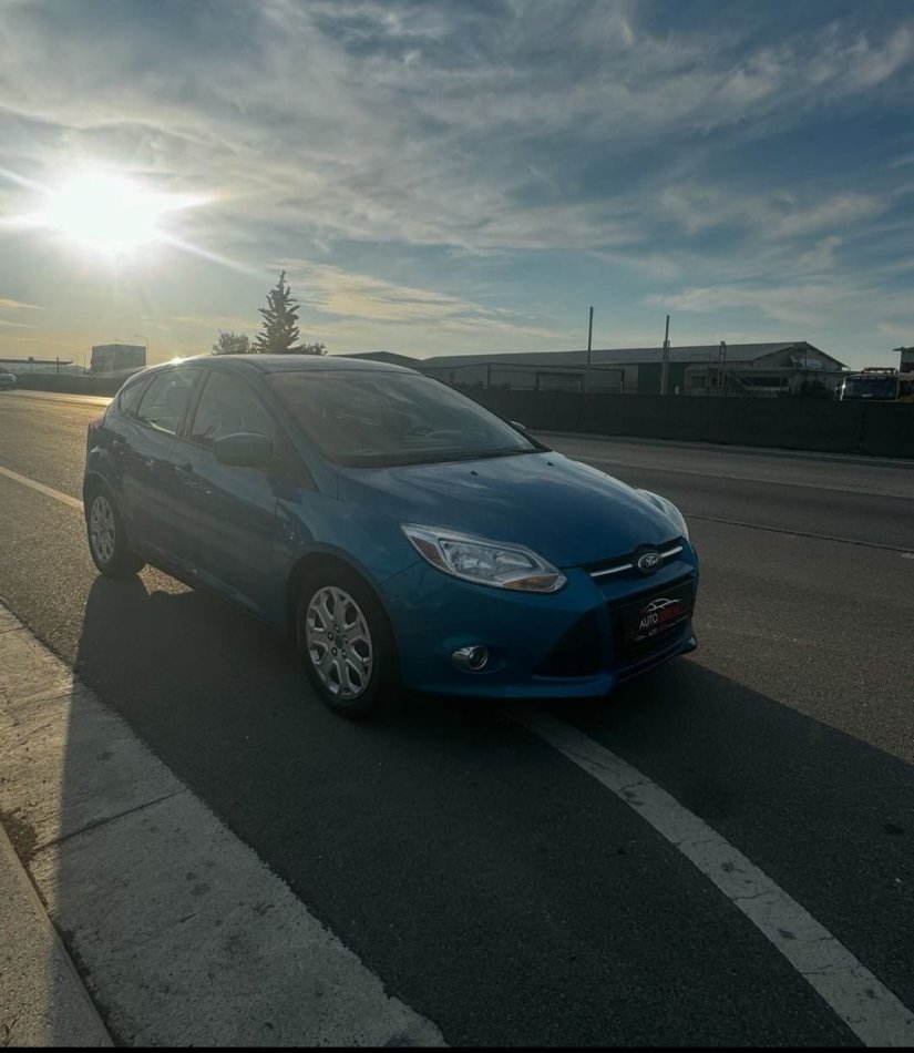 Durres, shes makine Ford Focus 2.0 Automatik Benzin, blu e errët automatik Klima 160.000 km 4.500 €