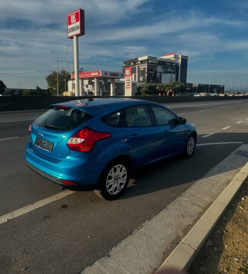Durres, shes makine Ford Focus 2.0 Automatik Benzin, blu e errët automatik Klima 160.000 km 4.500 €