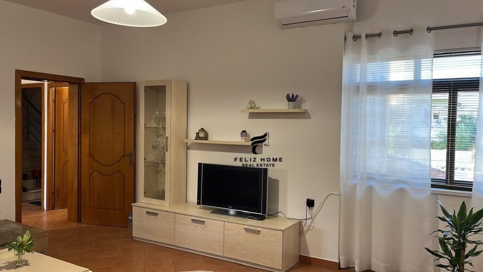 Tirane, jepet me qera apartament 2+1+Ballkon Kati 2, 115 m² 500 € (ALI DEMI)