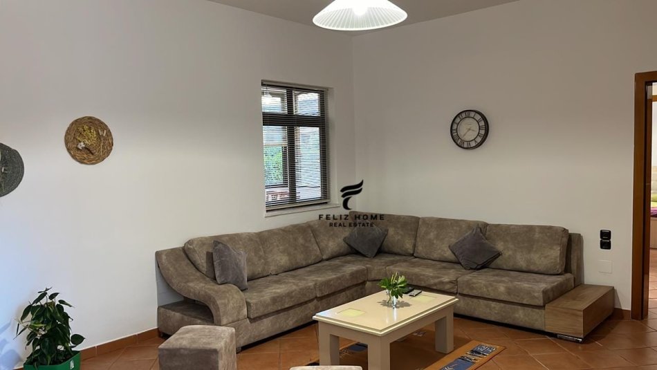 Tirane, jepet me qera apartament 2+1+Ballkon Kati 2, 115 m² 500 € (ALI DEMI)