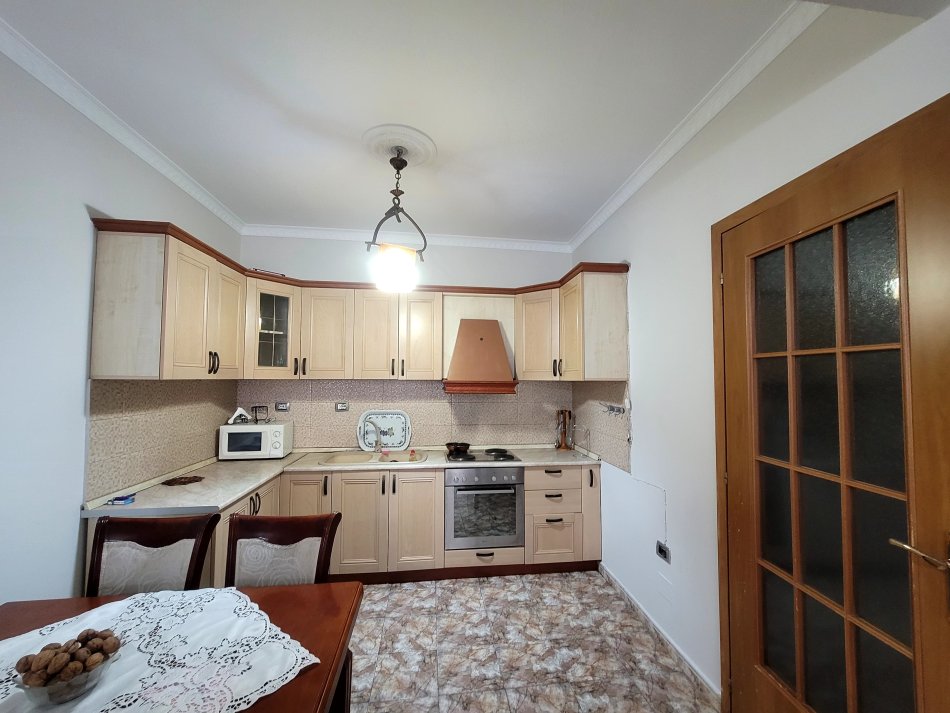 Tirane, jepet me qera 2+1 Kati 6, 95 m² 550 € (Bulevardi Zogu I)