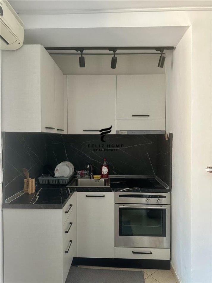 Tirane, jepet me qera garsonier 1+1 Kati 1, 45 m² 400 € (ALI DEMI)