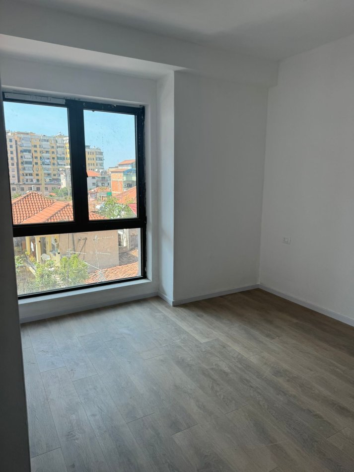 Tirane, jepet me qera ambjent biznesi Kati 2, 100 m² 700 € (Myslym Shyri)