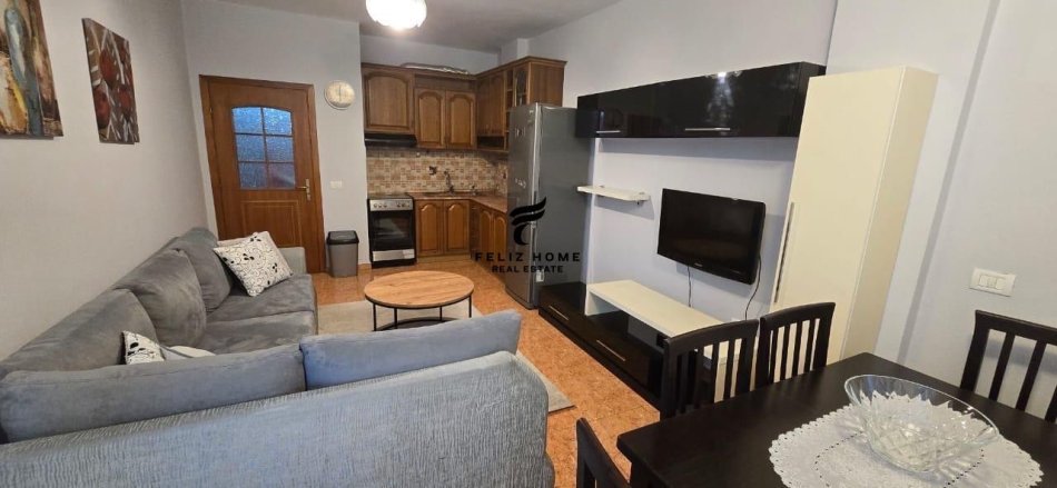 Tirane, jepet me qera apartament 1+1 Kati 7, 55 m² 500 € (ISH PARKU)