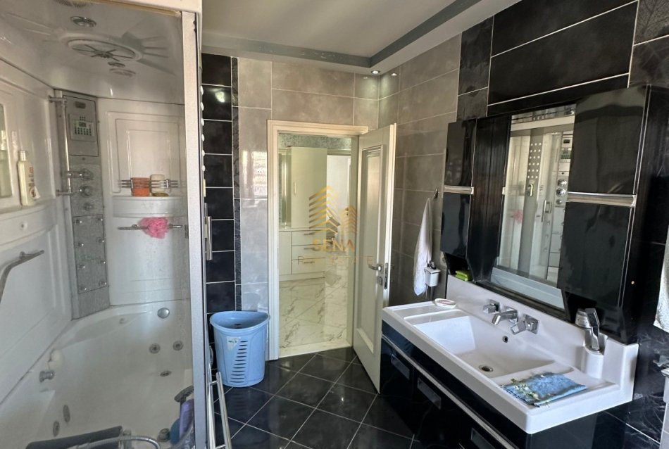 Tirane, shitet apartament 2+1+Ballkon Kati 4, 117 m² 170.000 € (Rruga e Kavajes, perballe Deliorgjit)