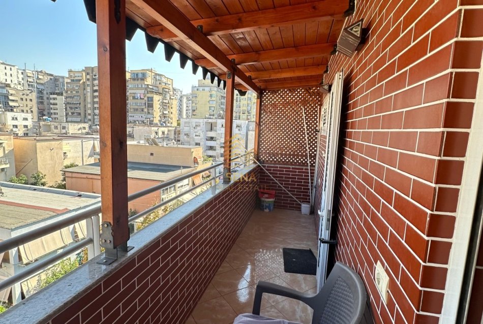 Tirane, shitet apartament 2+1+Ballkon Kati 4, 117 m² 170.000 € (Rruga e Kavajes, perballe Deliorgjit)