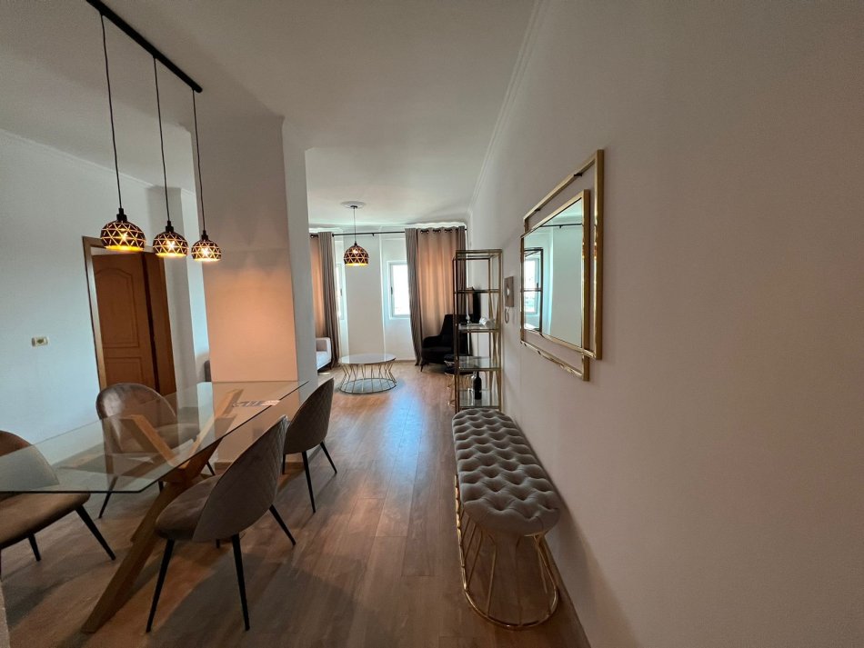 Tirane, shitet apartament 3+1 Kati 4, 95 m² 125.000 €