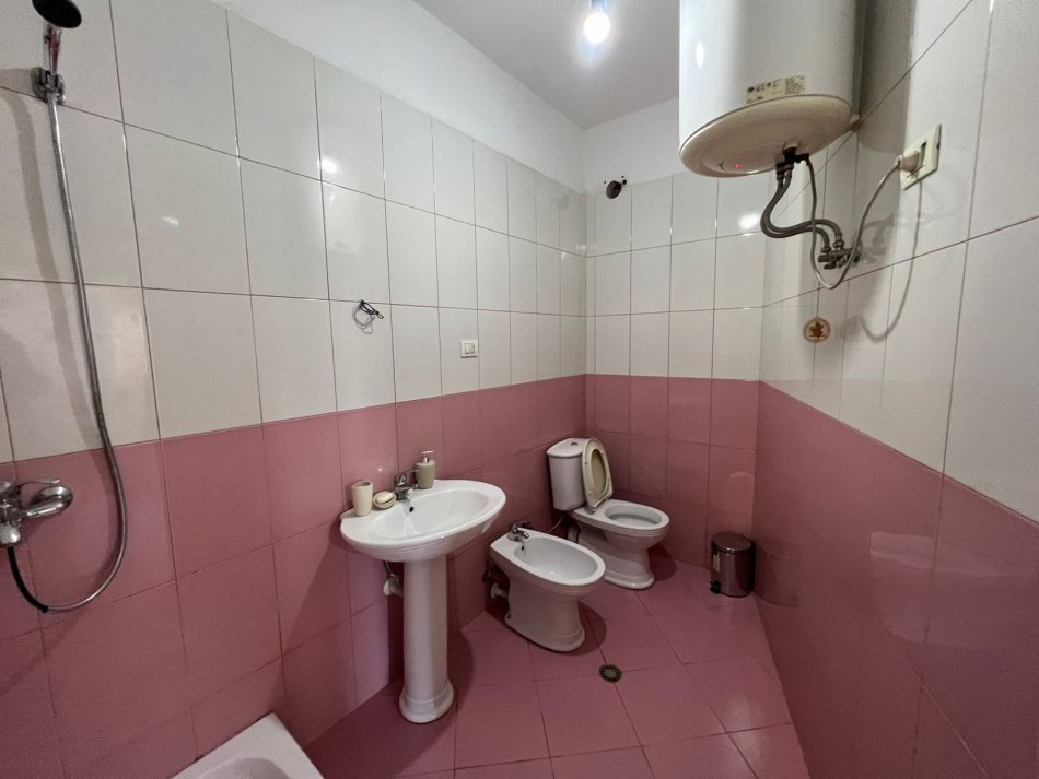 Tirane, shitet apartament 3+1 Kati 4, 95 m² 125.000 €