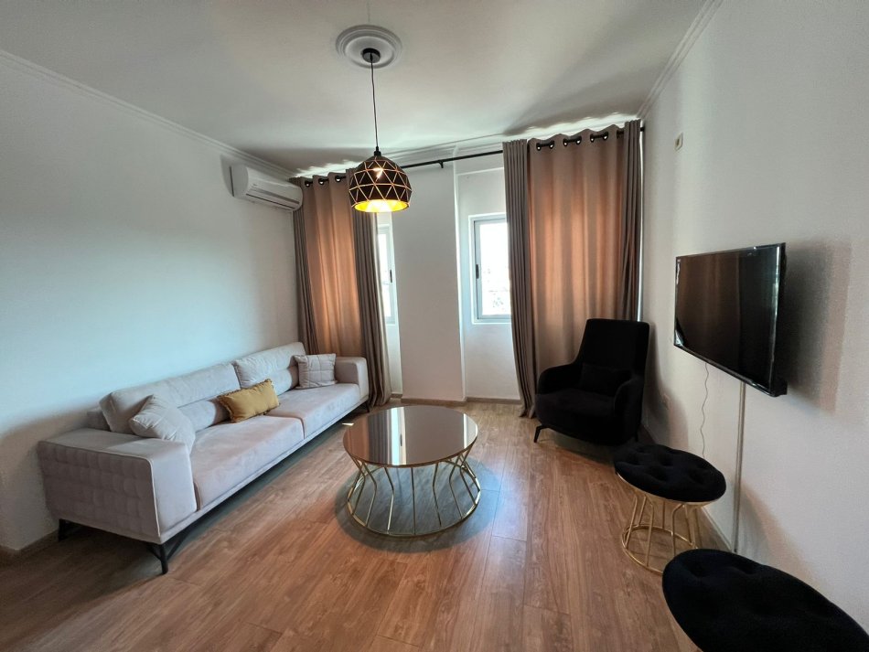 Tirane, shitet apartament 3+1 Kati 4, 95 m² 125.000 €
