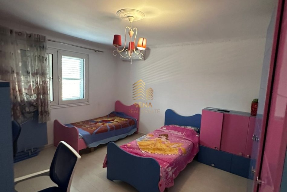 Tirane, shitet apartament 2+1+Ballkon Kati 4, 117 m² 170.000 € (Rruga e Kavajes, perballe Deliorgjit)