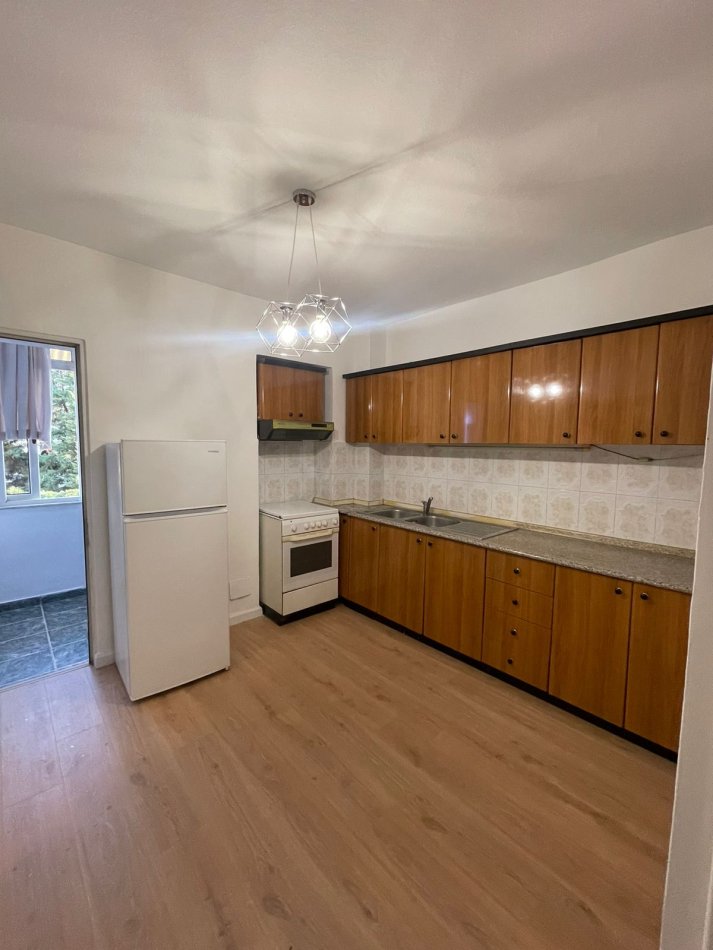 Tirane, shitet 1+1 Kati 3, 53 m² 89.000 € (Xhamllik , Rruga Xhanfize Keko)