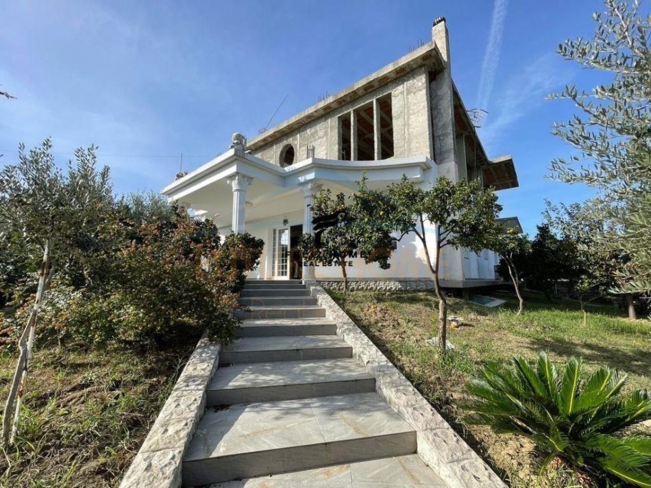 Durres, shitet Vile 4+1 Kati 3, 600 m² 450.000 € (DURRES)