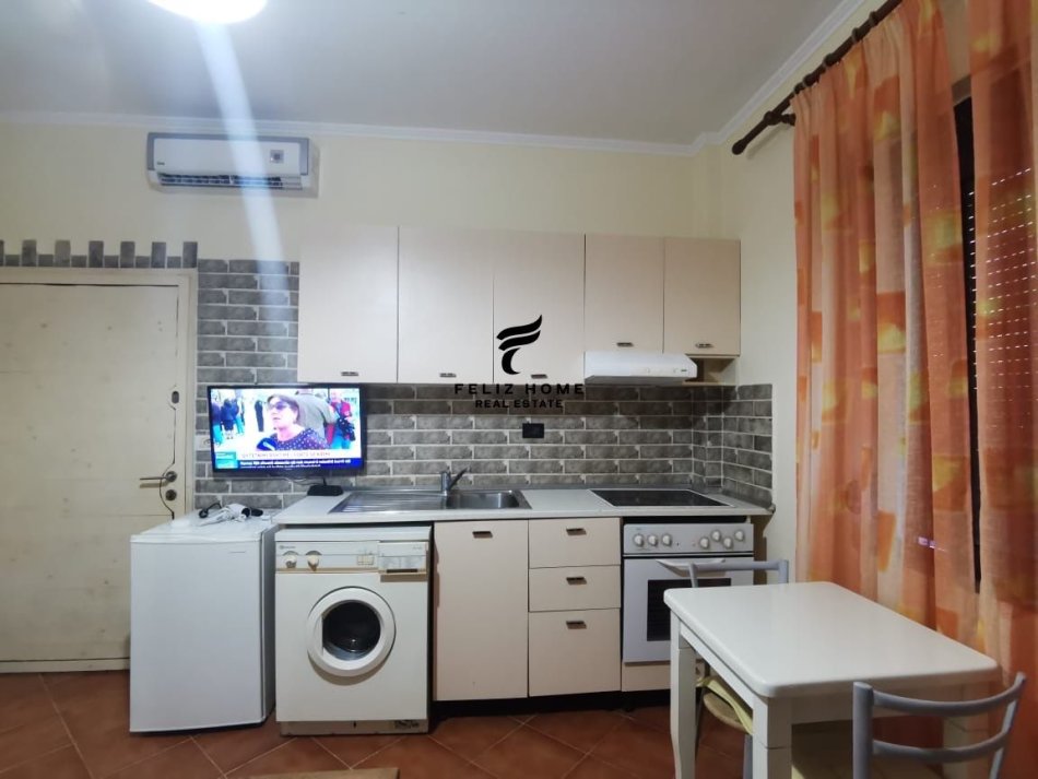 Tirane, jepet me qera garsonier 1+1 Kati 1, 37 m² 370 € (BULEVARDI I RI)