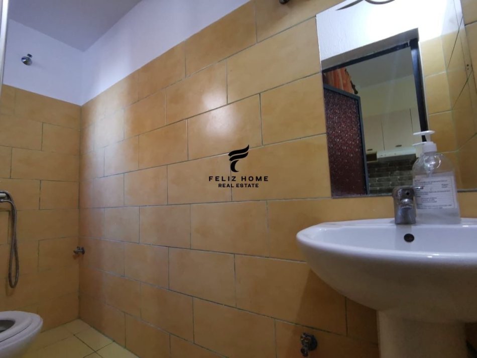 Tirane, jepet me qera garsonier 1+1 Kati 1, 37 m² 370 € (BULEVARDI I RI)