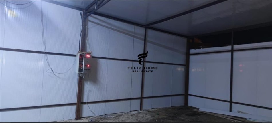 Tirane, jepet me qera magazine Kati 0, 120 m² 700 € (KOMBINAT)