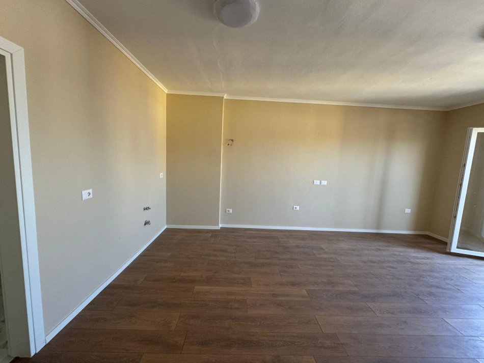 shitet garsonier 1+1 Kati 10, 45 m² 65.000 € (Plazh-Hekurudha,Durres)