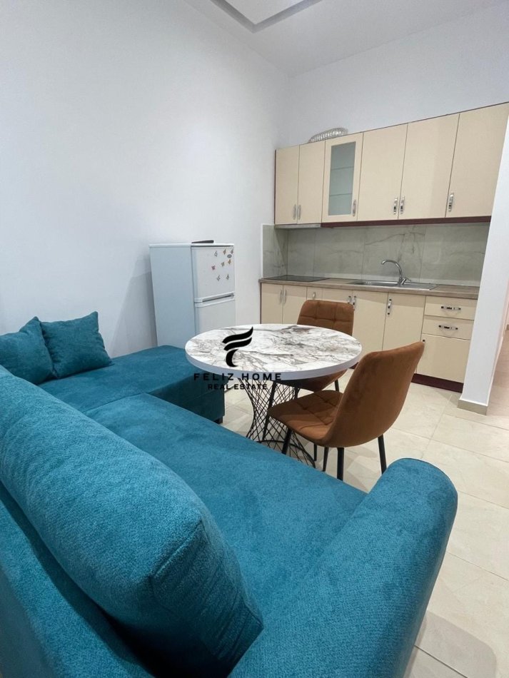 Tirane, jepet me qera apartament 1+1+Ballkon Kati 1, 60 m² 400 € (VILAT GJERMANE)