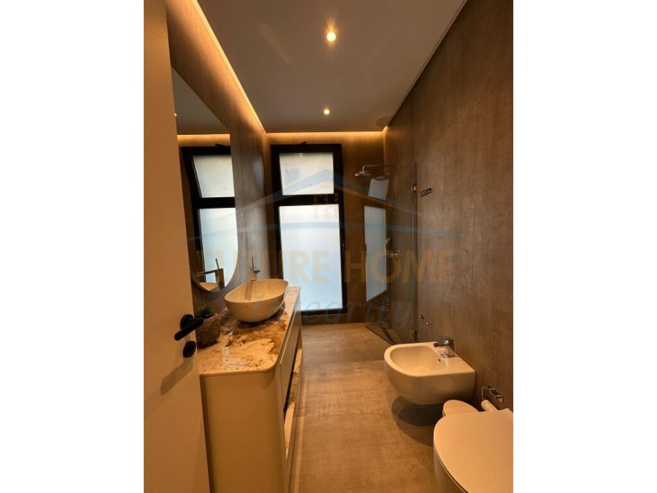 Tirane, jap me qera apartament 3+1 Kati 2, 151 m² 2.300 € (TEG)