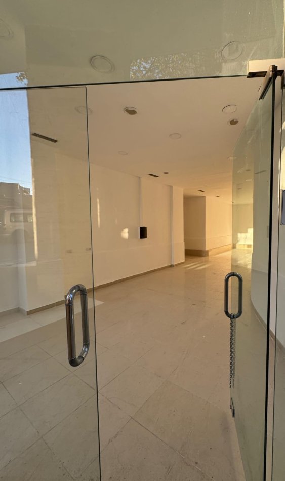 Tirane, jepet me qera dyqan Kati 0, 103 m² 800 € (Qytet Studenti)