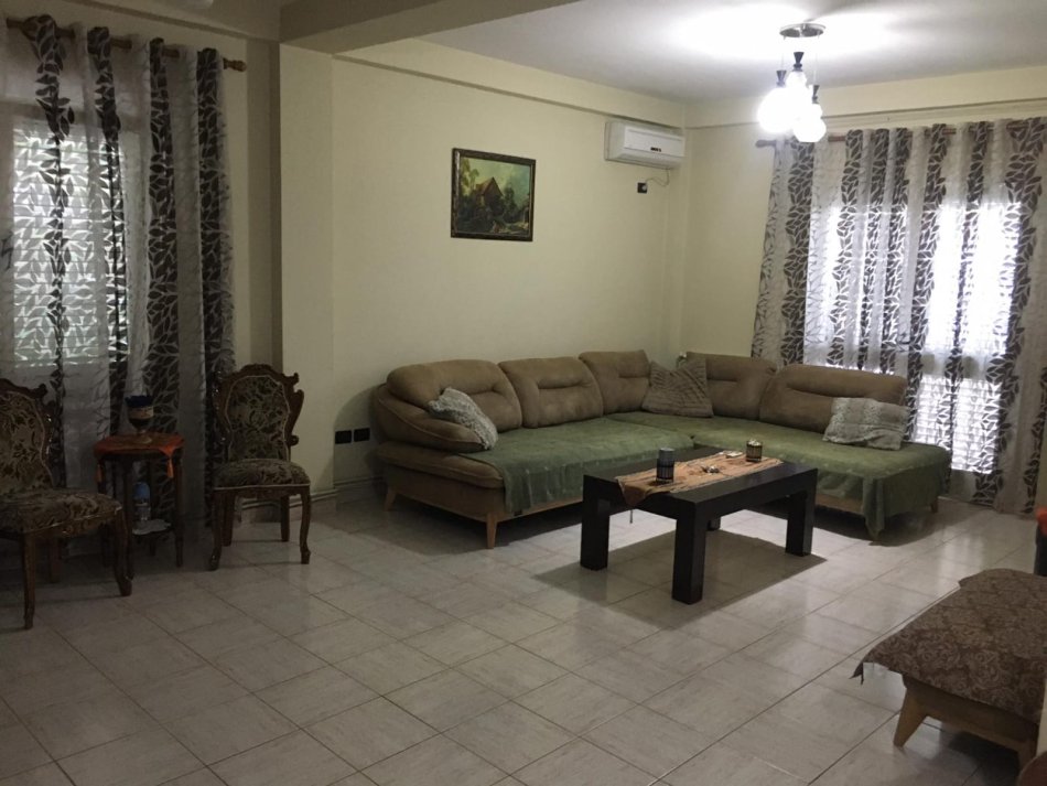 Tirane, jepet me qera apartament 2+1 Kati 2, 140 m² 600 € (Vilat Gjermane)