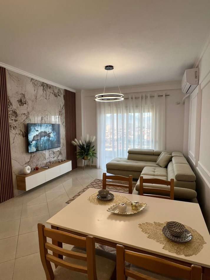 Tirane, shitet apartament 2+1+Ballkon Kati 8, 98 m² 143.000 € (astiri)