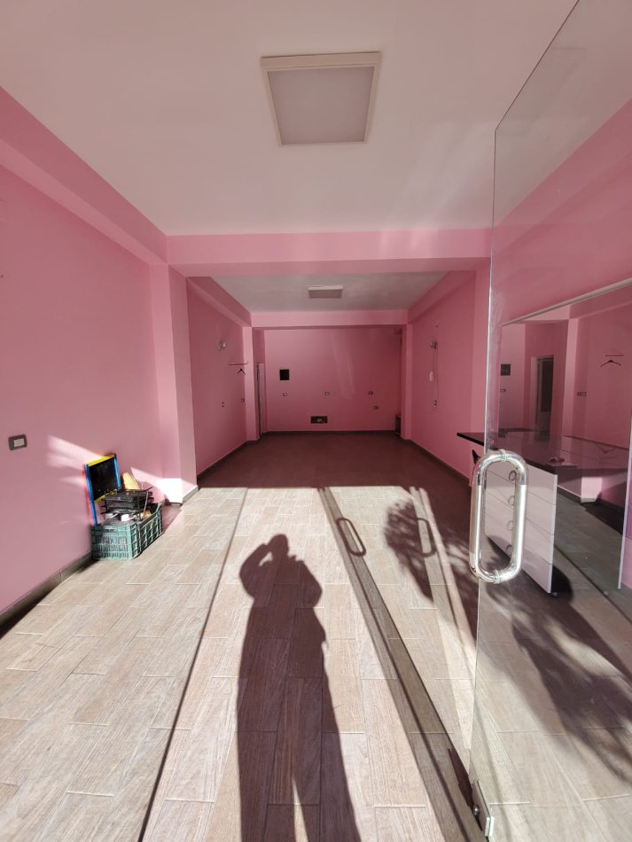 Pogradec, shitet ambjent biznesi Kati 0, 43 m² 116.000 € (Rruga e Stadiumit, Te Kisha e Re)