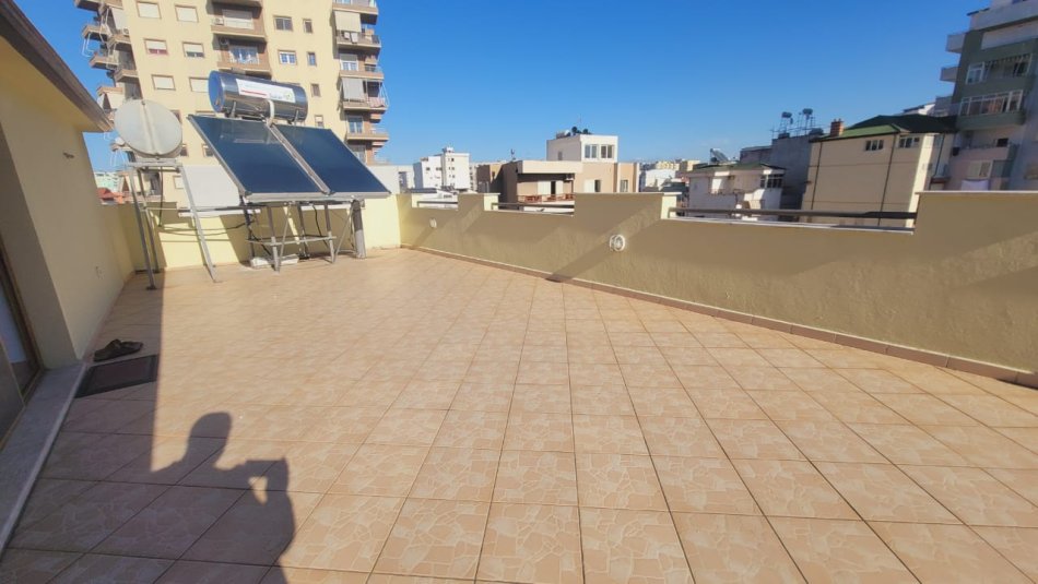 !DHENE! Durres, jepet me qera apartament 1+1+Ballkon Kati 4, 80 m² 400 € (Mprapa Pallatit te Kultures)