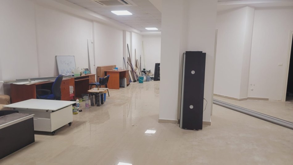 Durres, shitet ambjent biznesi Kati 3, 120.000 € (Prane Stacionit te Trenit)