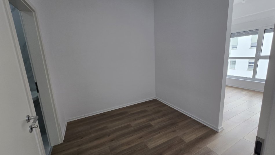 Tiranë, jepet me qera apartament 2+1 Kati 7, 90 m² 300 € (Ali Demi)