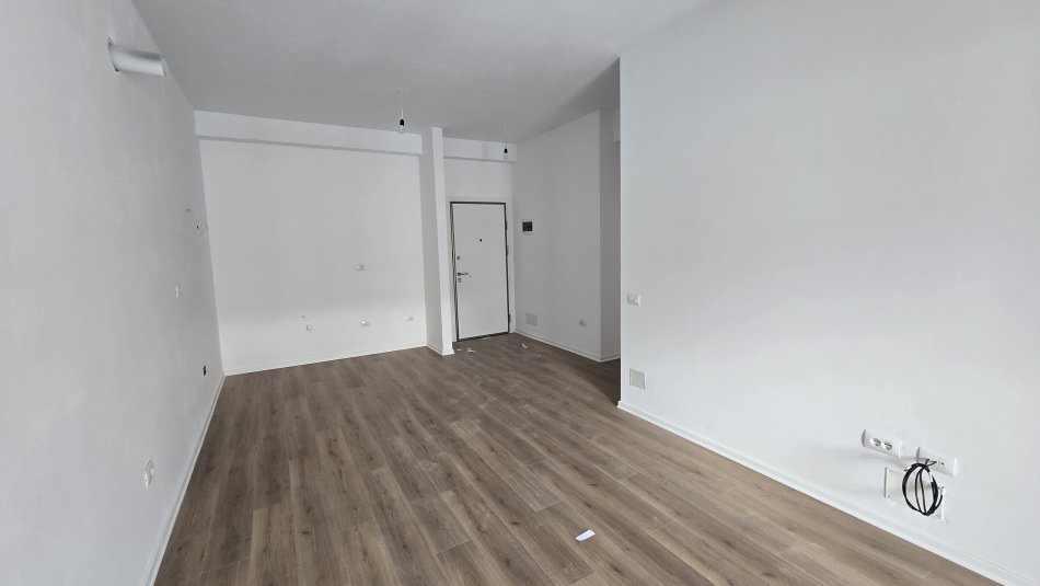 Tiranë, jepet me qera apartament 2+1 Kati 7, 90 m² 300 € (Ali Demi)