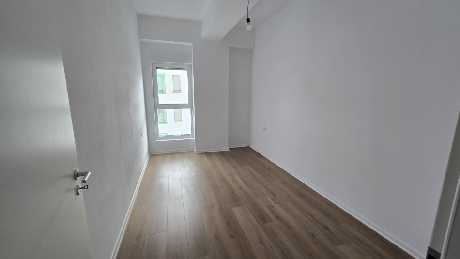 Tiranë, jepet me qera apartament 2+1 Kati 7, 90 m² 300 € (Ali Demi)