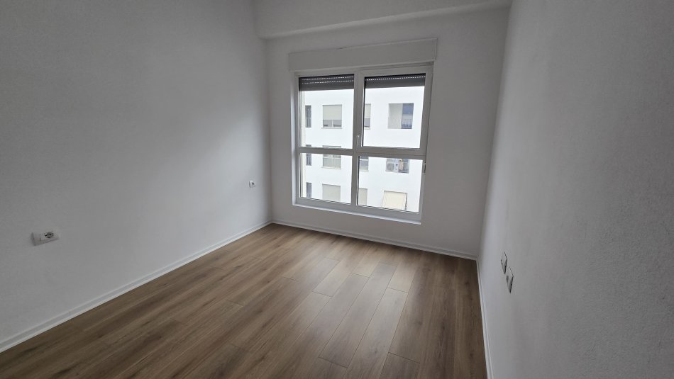 Tiranë, jepet me qera apartament 2+1 Kati 7, 90 m² 300 € (Ali Demi)